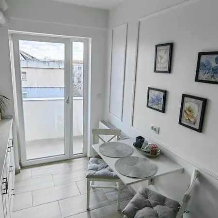 1 Mai Bloc Nou-self Check-in Apartmán