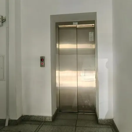 1 Mai Bloc Nou-self Check-in Apartmán Craiova